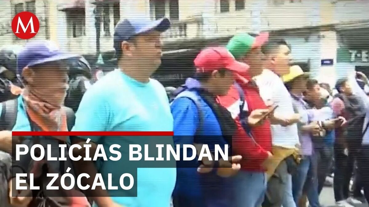 Policías capitalinos impiden el ingreso de la CNTE a la Plaza de la Constitución