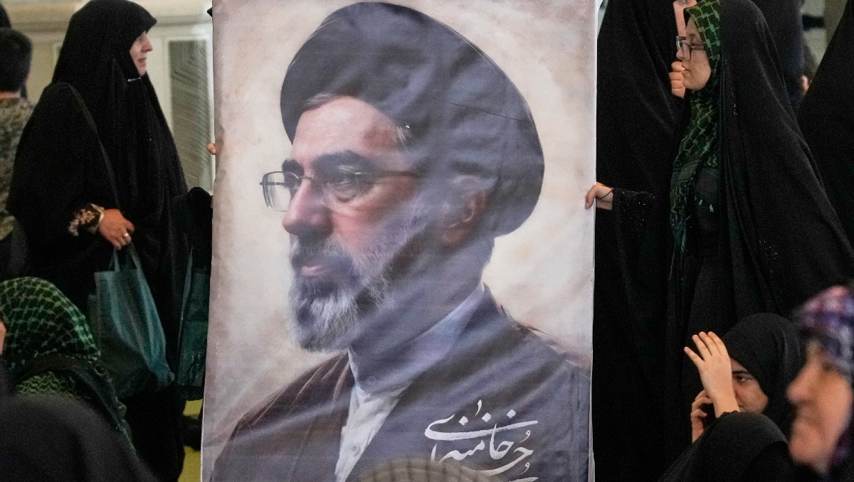 Retrato del líder supremo de Irán, el ayatolá Mojtaba Jamenei. | AP