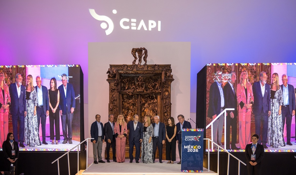 Toni Slim, Carlos Slim Domit, María Elena Torruco, Carlos Slim, Núria Vilanova, Stanley Motta, Paola Luksic y Jaime Gilinski.  (Cortesía)