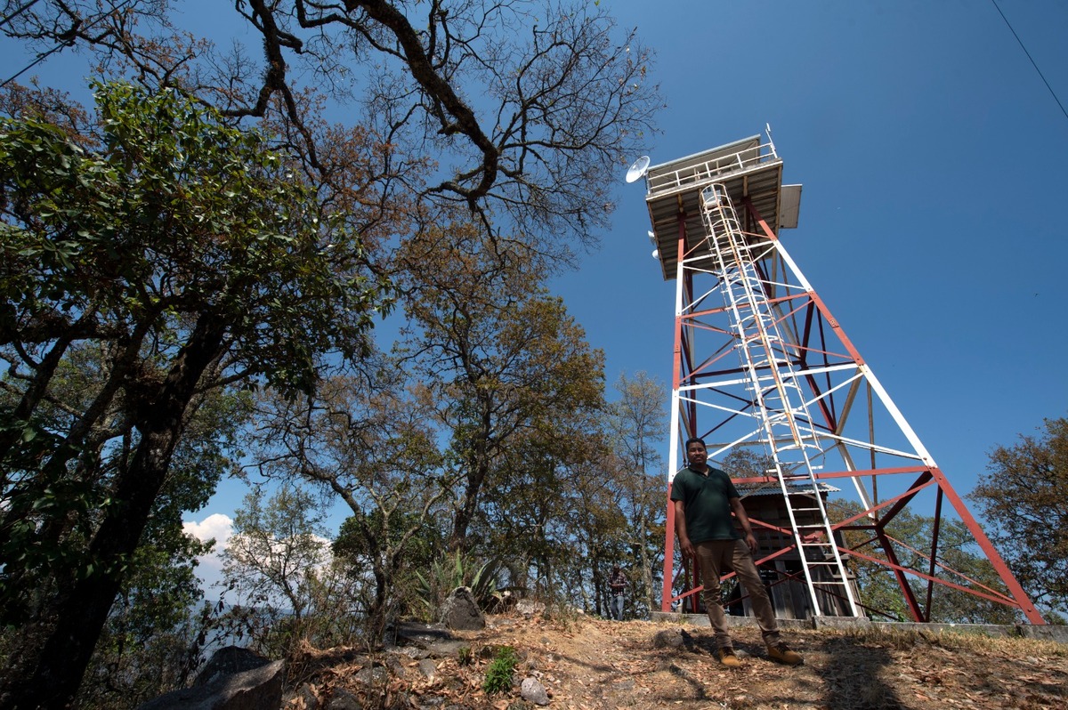 La torre de observación Sultepequito se ubica a casi 2 mil metros sobre el nivel del mar en la Sierra de Sultepec.