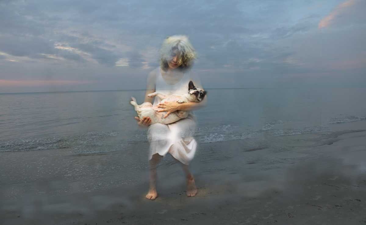 Araya Rasdjarmrearnsook, ‘Pieta’, 2014, rehecha en 2025. Óleo sobre lienzo, impresión digital sobre lienzo. (Especial | maiiam.com)