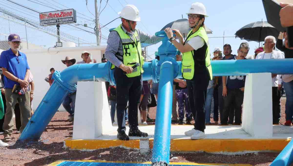 Azucena Cisneros informó que mejoró el abasto de agua potable en la Quinta Zona de Ecatepec. Foto: Especial