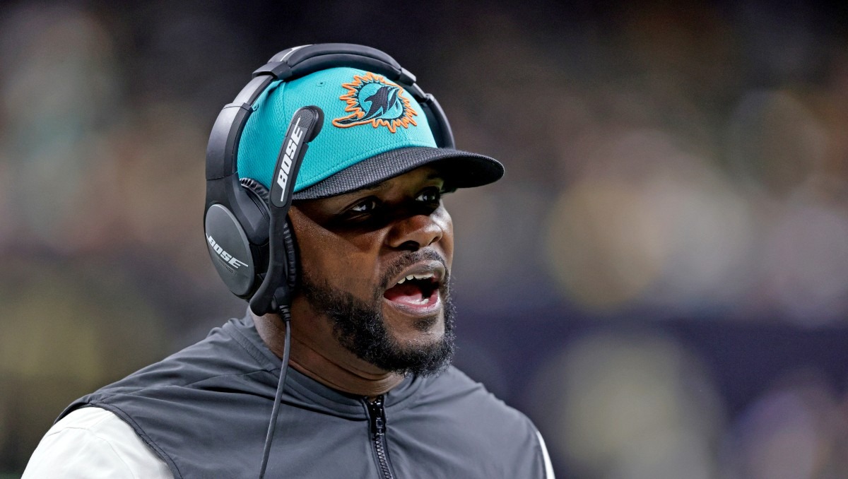 Brian Flores coordinador defensivo de los Minnesota Vikings (AP)