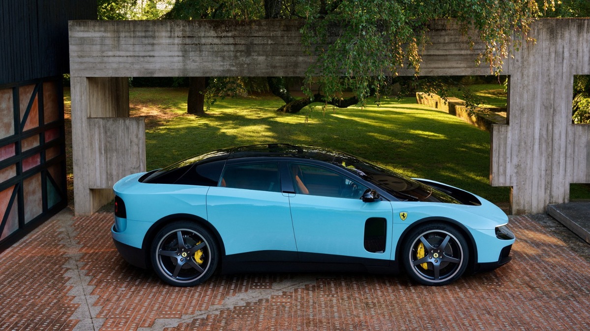 El primer coche totalmente eléctrico de Ferrari, el Luce, el 25 de mayo de 2026, tras la presentación del modelo. (Ferrari/Reuters)