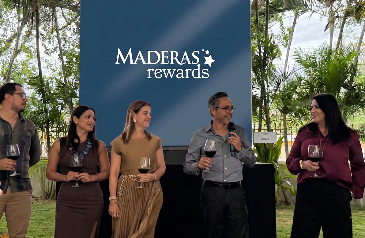 Directivos y participantes durante el lanzamiento oficial de Maderas Rewards. (Cortesía)