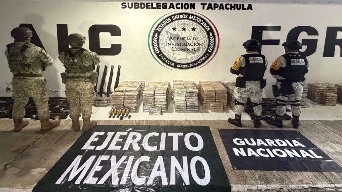 Duarante el cateo se ubicó un tractocamión cargado con chatarra y un tambo metálico con droga y armamento. | Especial