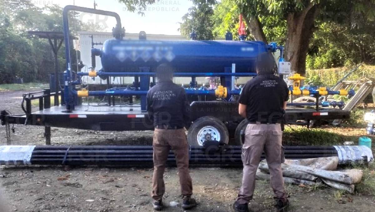 El hidrocarburo estaba distribuido en varios contenedores. | Especial