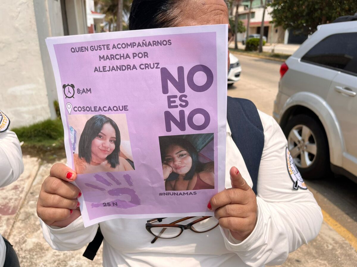 Familiares de Alejandra Cruz Ramos, desaparecida en Cosoleacaque, se manifestaron en la FGE de Veracruz | Especial