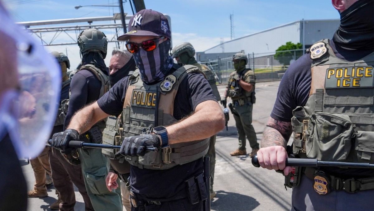 La Guía 2025, implementada por Trump, derogó dos ordenes federales sobre migrantes | Foto: Reuters