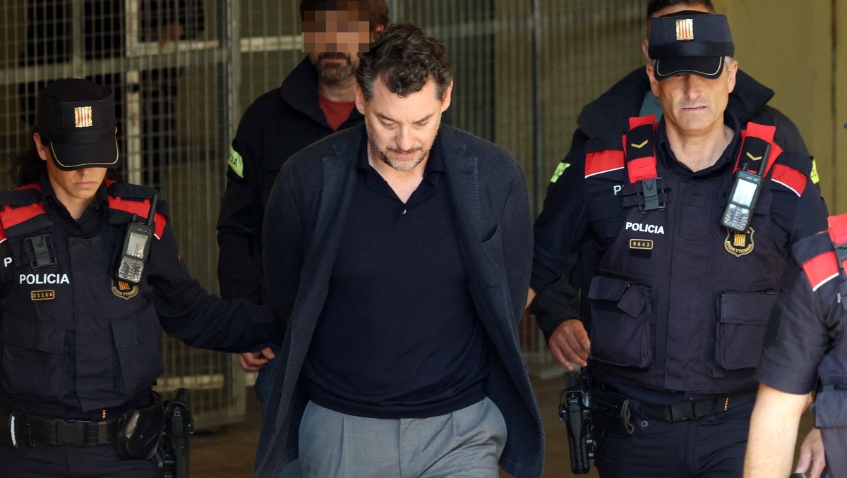 Los Mossos d'Esquadra escoltan a Jonathan Andic, hijo de Isak Andic. | AFP