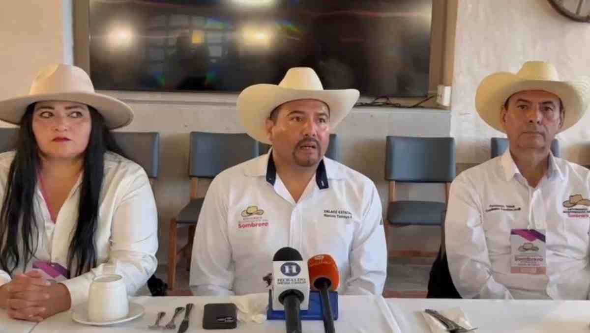 Representantes de varios municipios participaron en la primera reunión del Movimiento del Sombrero en Edomex. Foto: Especial