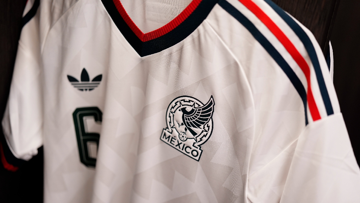 Vendedores de piratería contaban con las playeras de la selección incluso antes del anuncio oficial (Imago7)