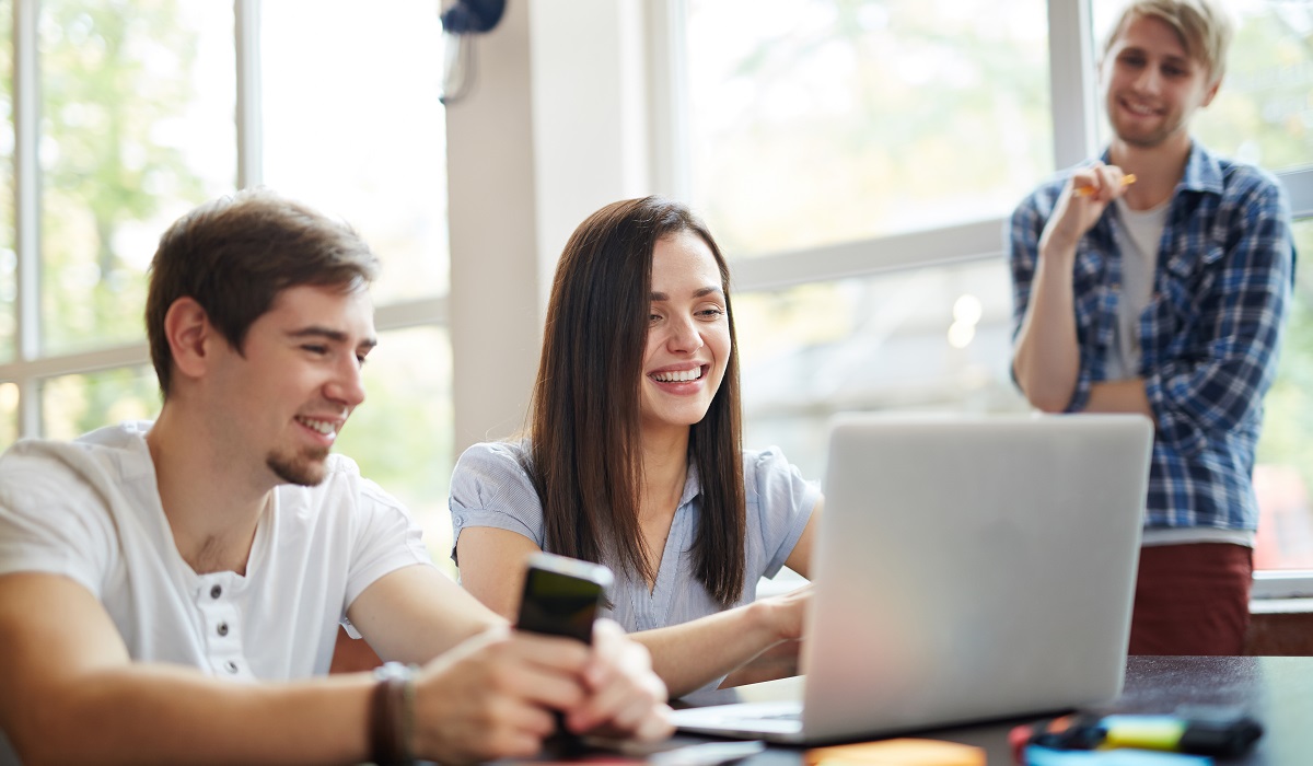 El cierre de propuestas está disponible hasta el 22 de agosto de 2026. (freepik.es)
