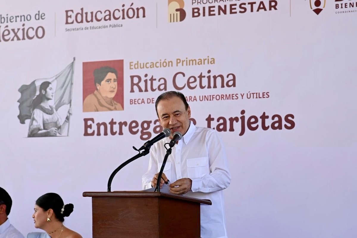 El gobernador Alfonso Durazo dio inicio a la entrega del programa universal de becas Rita Cetina Gutiérrez en Sonora. | Especial