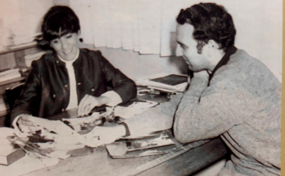 Neus Espresate y Vicente Rojo en las oficinas de Ediciones ERA, en 1967. (Cortesía)
