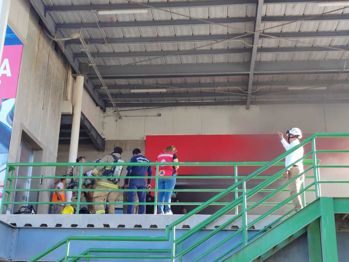 En Torreón, incendio consume bodega de comercio chino. | Milenio Policía.