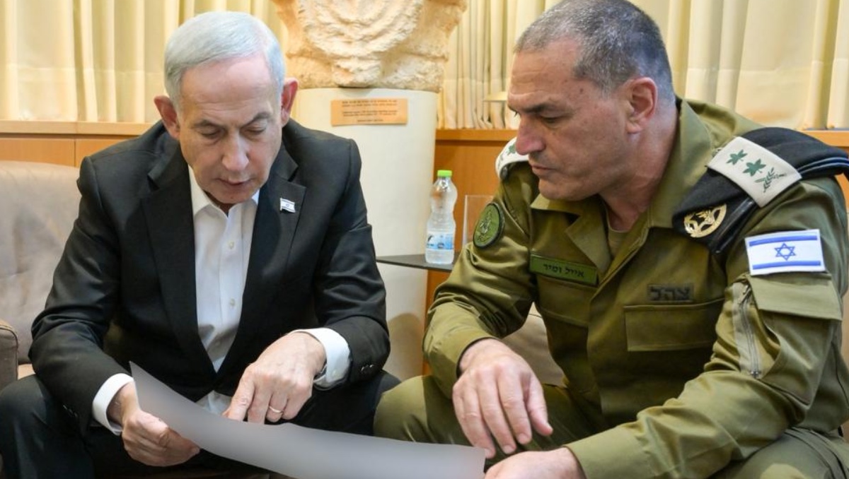 Benjamin Netanyahu, sostuvo una reunión de seguridad con el ministro de Defensa Yirael Katz y el jefe del Ejército Eyal Zamir. | EFE