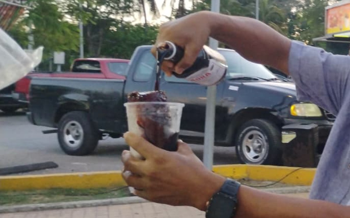 Ni el calor salva las ventas de raspas en el sur de Tamaulipas. | Mario Juárez