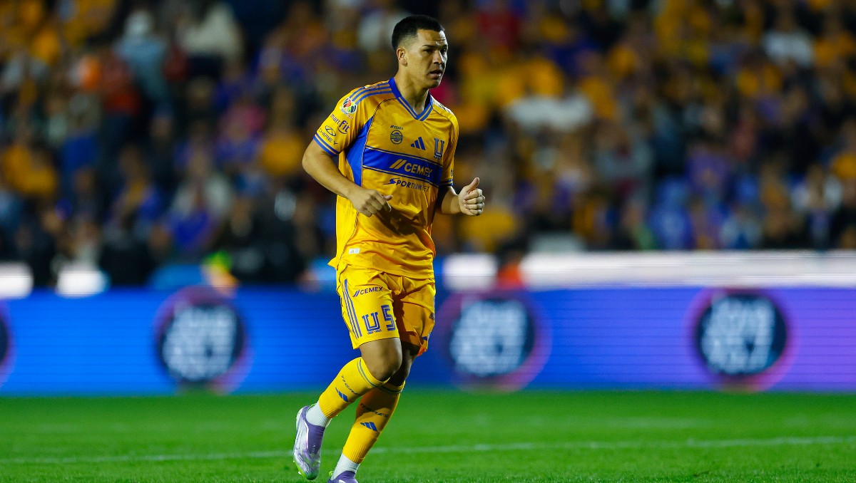 César Araújo prende las alarmas en Tigres y entrena por separado por molestias físicas (Imago7)
