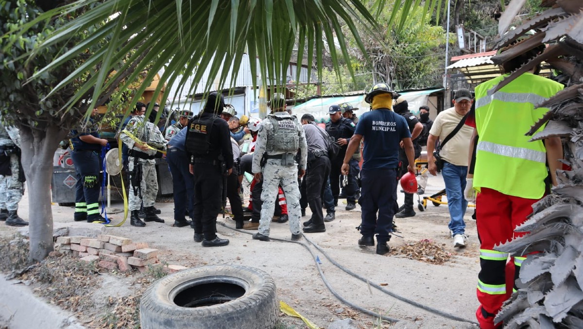 Los hombres fueron sacados inconscientes de un colector de drenaje. | Foto: Especial