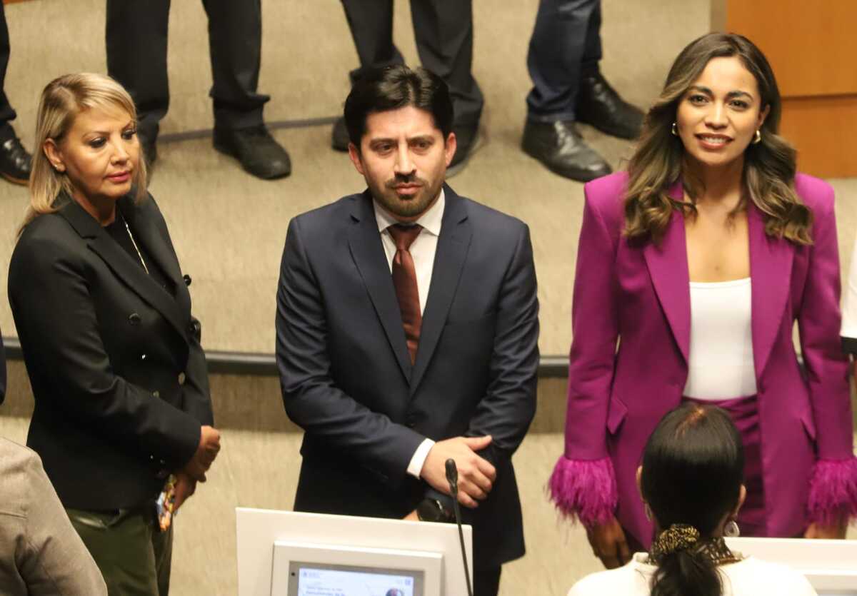 Omar López, secretario de Bienestar y Desarrollo del gobierno de Sinaloa, rindió protesta como suplente de Inzunza. | Foto: Jesús Quintanar