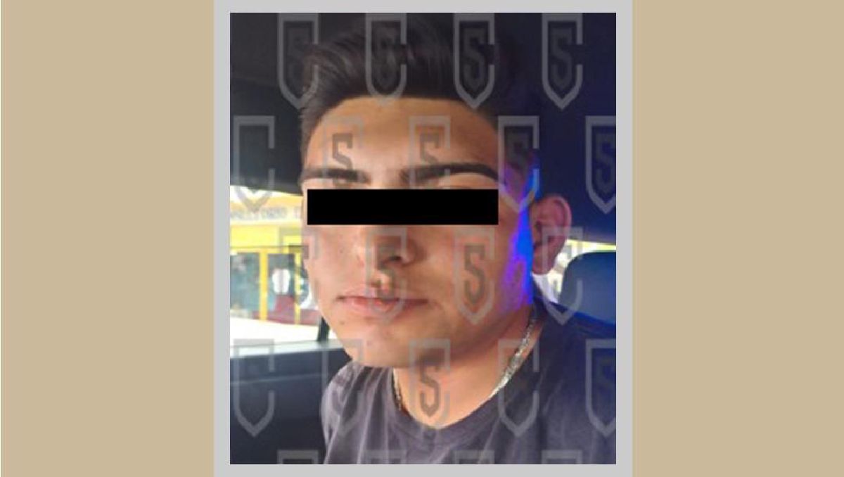 Óscar, la motocicleta y la droga fueron puestos a disposición del Ministerio Público. | Foto: Especial