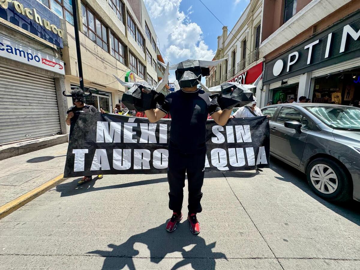 Protesta en contra de la tauromaquia en Pachuca. (Cortesía)