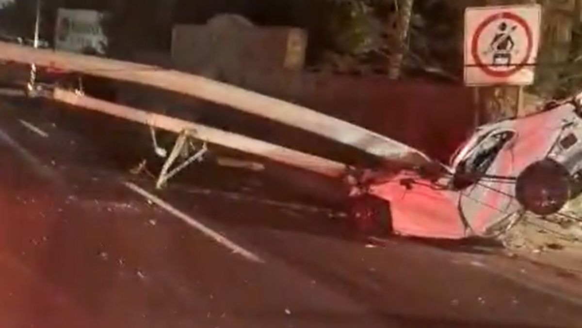 Brutal accidente en la León-Silao deja auto destrozado y personas atrapadas