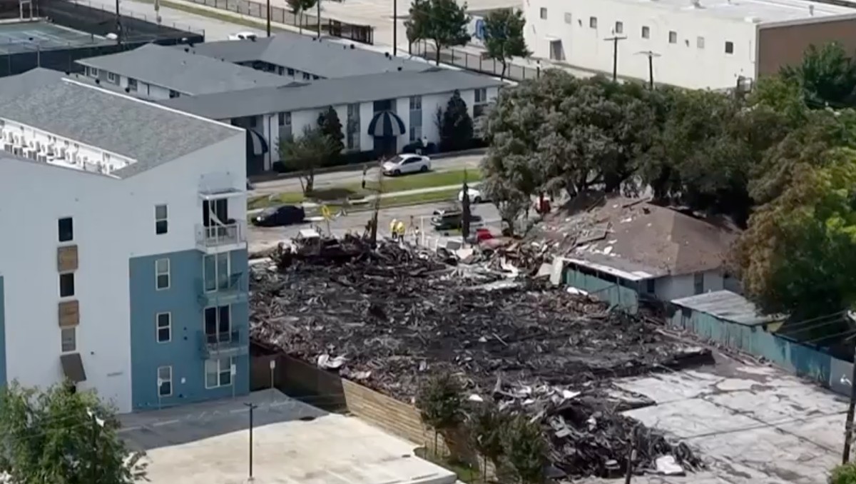 Explosión en Dallas tras fuga de gas en complejo de apartamentos. | Foto: AP