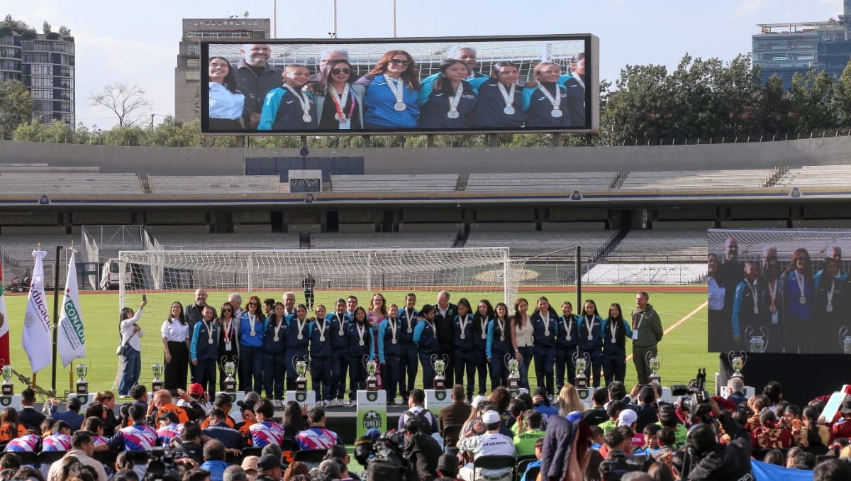 Ganadores de la Copa Conade y Mundialito Escolar son premiados en Ciudad Universitaria (Araceli López)