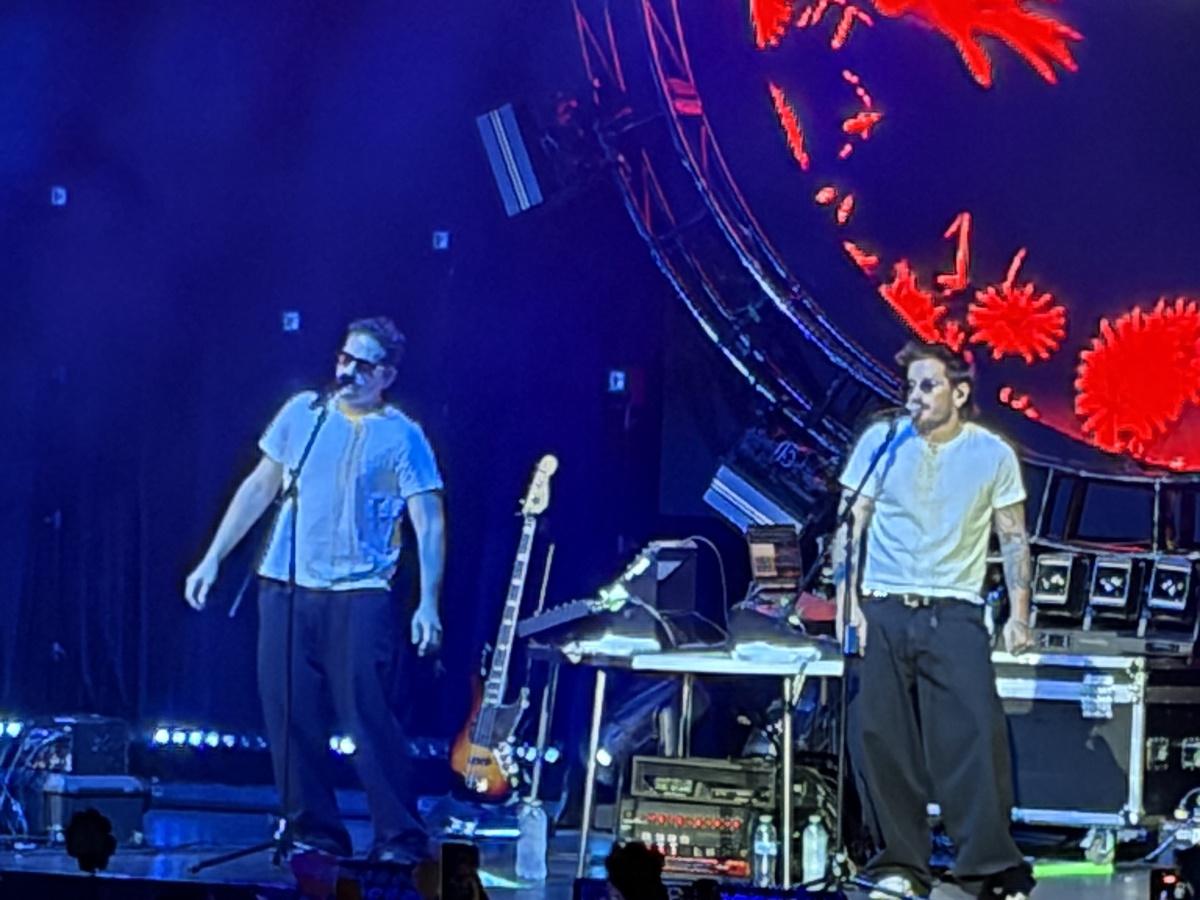 Los hermanos Mau y Ricky Montaner derrocharon energía sobre el escenario del Teatro Metropólitan. | Lizbeth Cruz Jiménez