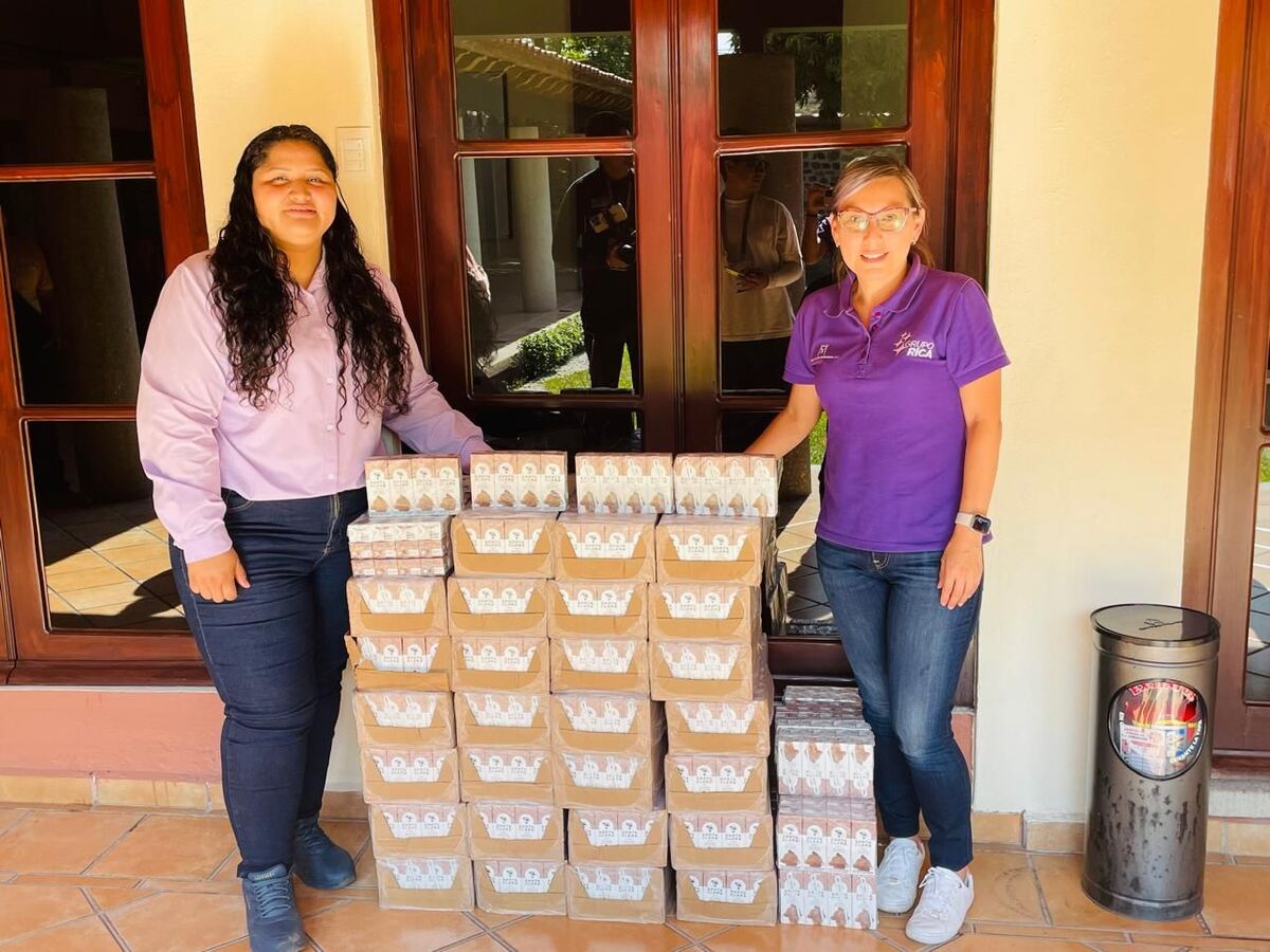 Más de 12 mil lechitas Santa Clara fueron distribuidas. (Cortesía)