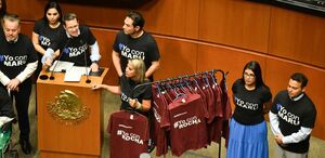 Panistas regalaron a morenistas playeras con la leyenda "#YoconRocha".
