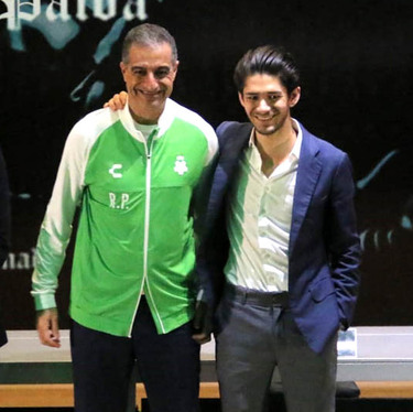 Fue Alejandro Irarragorri Kalb, presidente de Santos Laguna, quien le dio la bienvenida junto con Gonzalo Pineda, director de Futbol.