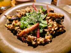 Arroz con bichos, un verdadero manjar con escamoles, gusanos, caracoles y chapulines