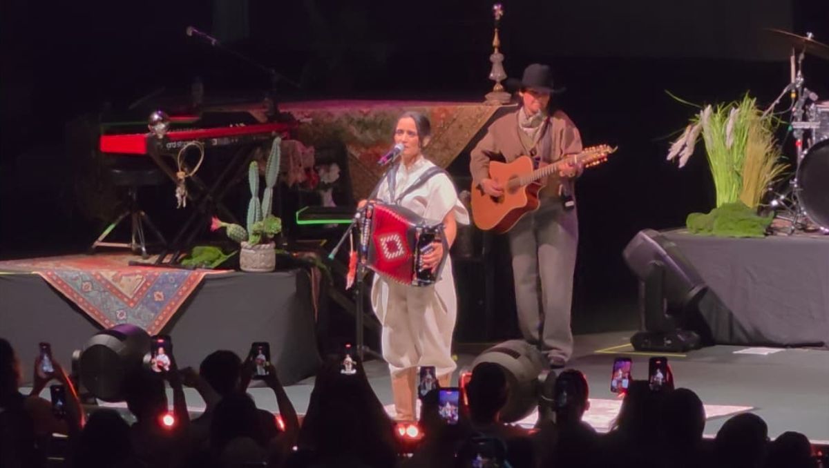 La cantante ofreció una noche llena de éxitos. Ángel Martínez
