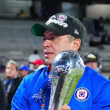 Cruz Azul elegirá a su presidente por los próximos cinco años en la Asamblea Ordinaria de socios, donde Víctor Velázquez parte como favorito.