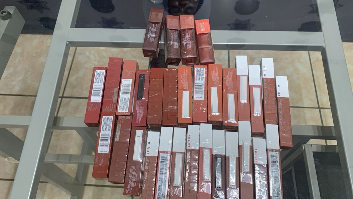 En su mayoría labiales y otros productos cosméticos, le encontraron en el bolso, con los que rebasó las cajas registradoras sin pagar. | Especial