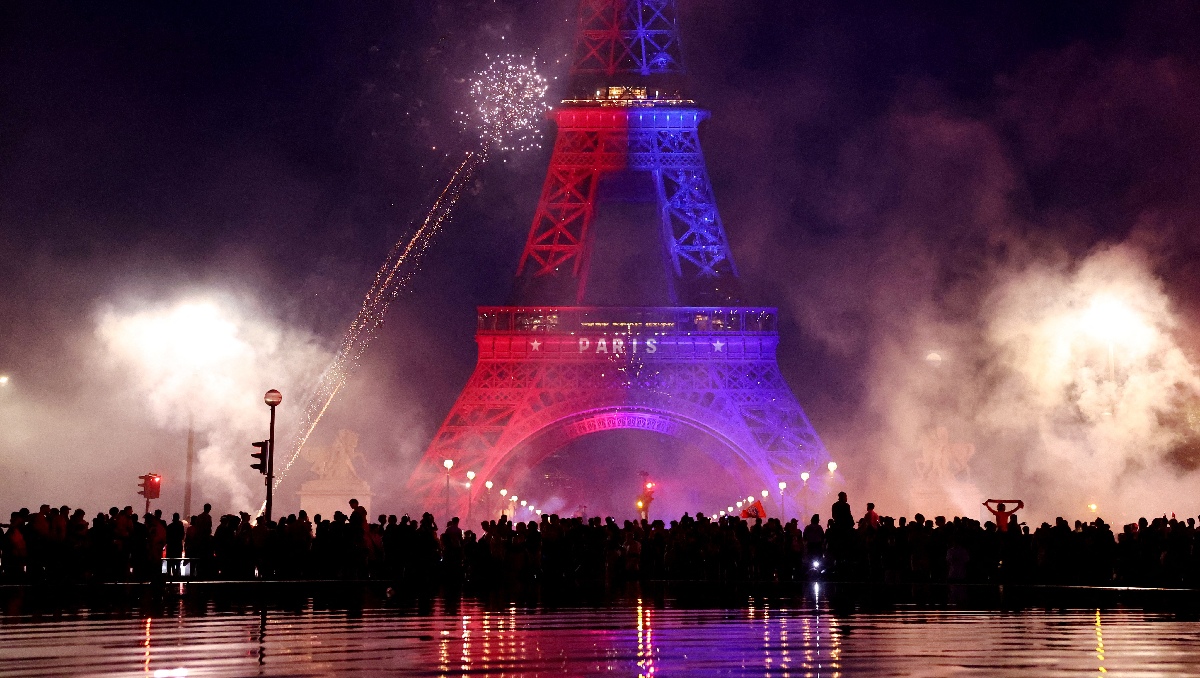 Reportan 79 personas detenidas y un policía herido durante festejos de aficionados al PSG (Reuters)