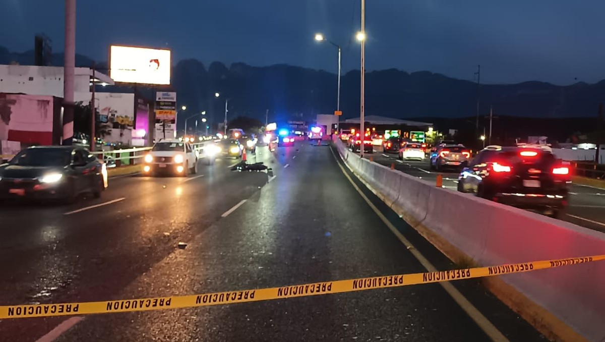 El hombre cayó de la motocicleta tras chocar. Foto: Lolita Lastra