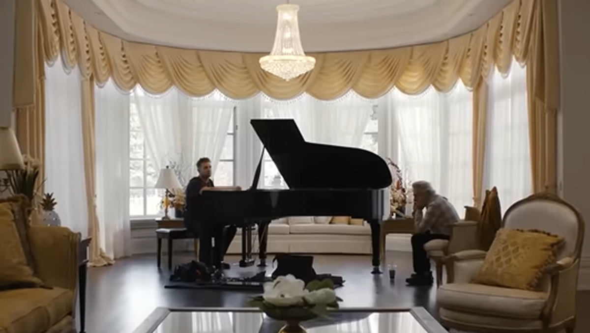 Niki, es un joven pianista cuya carrera se ve truncada por una deficiencia auditiva (Foto: Captura tomada de YouTube)