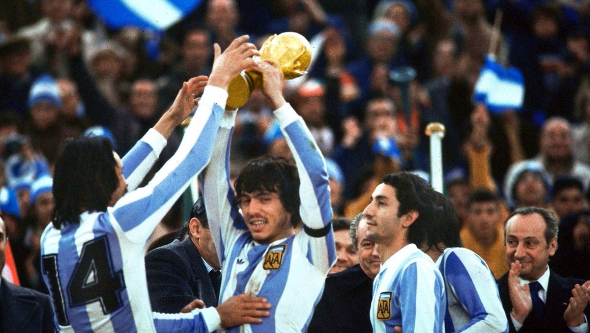 Selección de Argetina celebra el título del Mundial de 1978 (AP)
