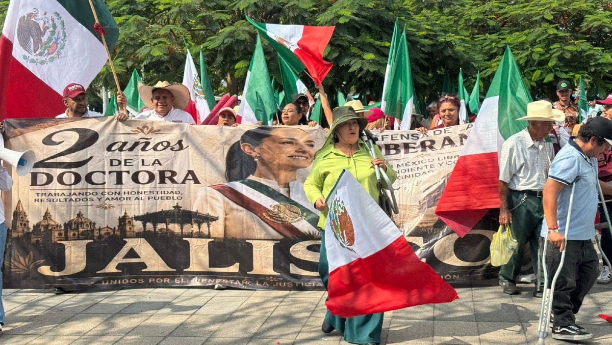 Simpatizantes de Morena en Jalisco se reunieron en la Plaza Juárez de la capital jalisciense (Foto: Tony Martínez)