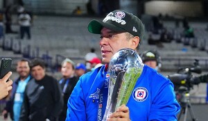 El ingeniero Víctor Velázquez continuará al frente de Cruz Azul por cinco años más.