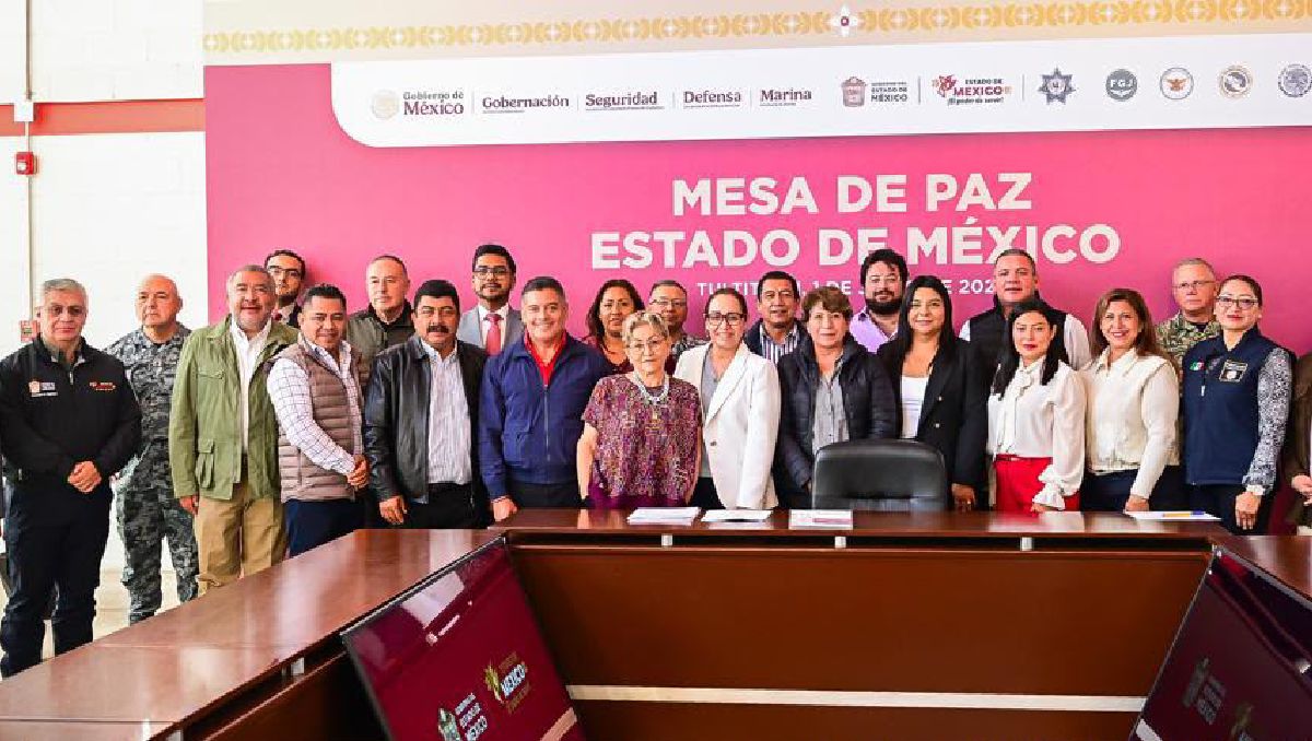 Los alcaldes de la zona oriente asistieron a la Mesa de Paz, encabezada por Delfina Gómez. | Foto: Especial