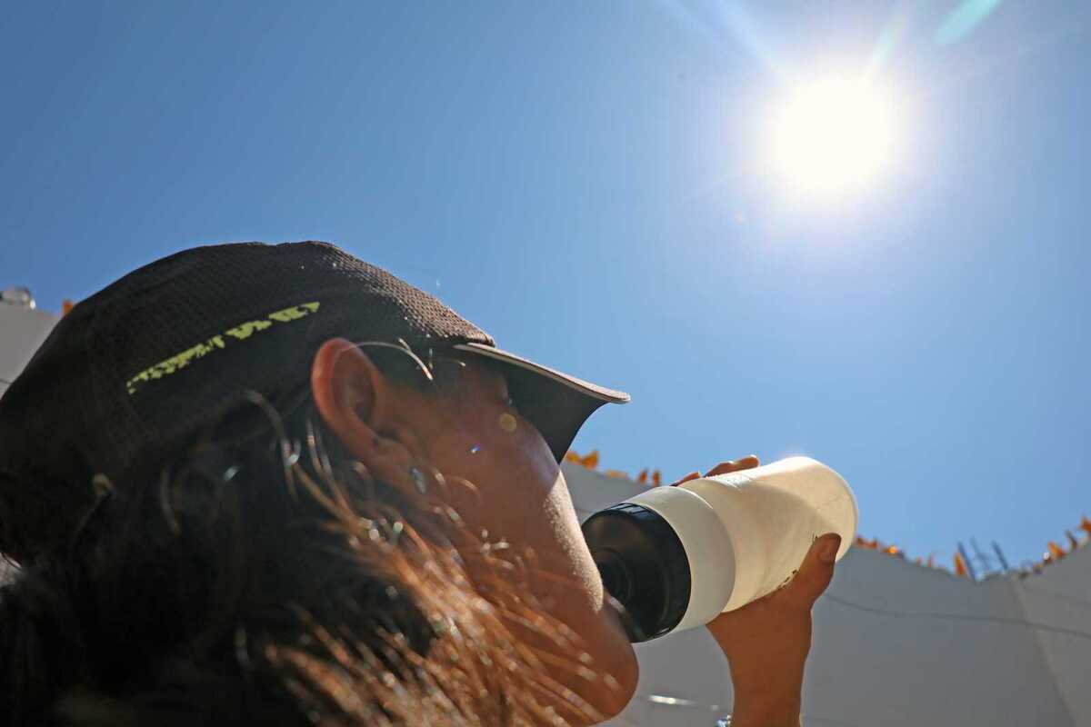Autoridades de Salud exhortan a la población a hidratarse y evitar la exposición prolongada al sol para prevenir complicaciones.| Verónica Rivera.