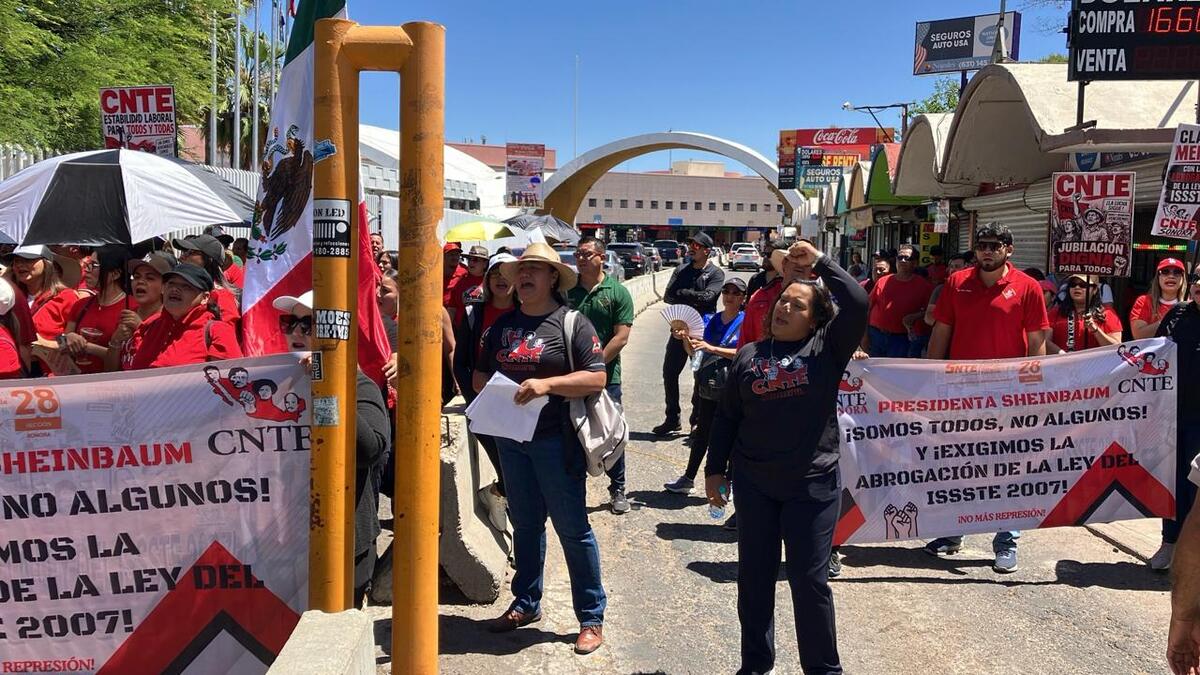 La CNTE mantiene marchas en distintos puntos del país para presionar al gobierno federal a atender sus demandas. | Foto: Especial