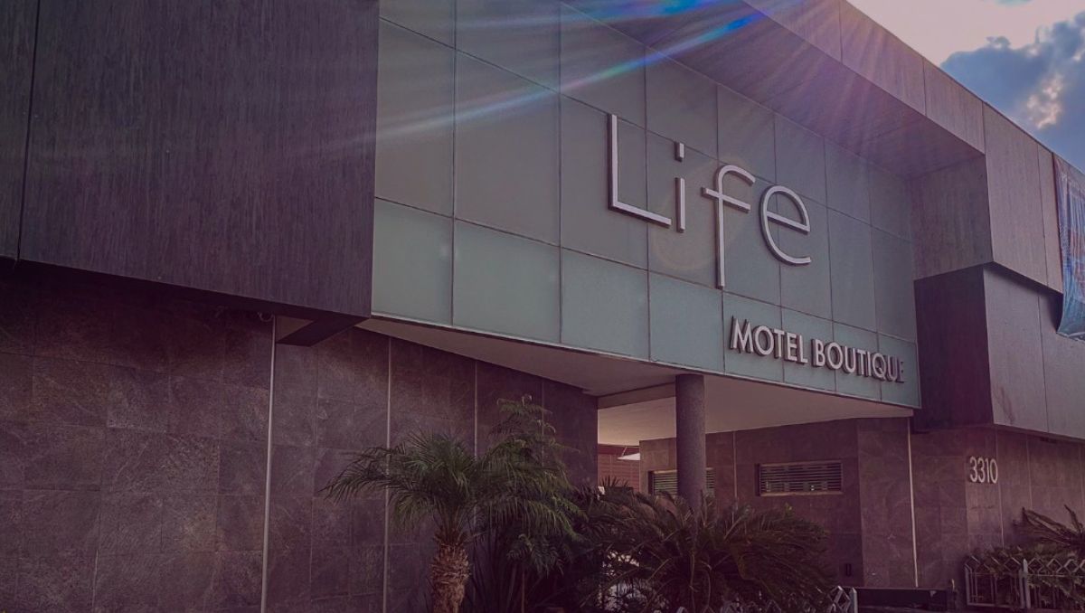Hallan a hombre sin vida y con huellas de violencia en motel de León | Fotografía de redes sociales de Life Motel Boutique