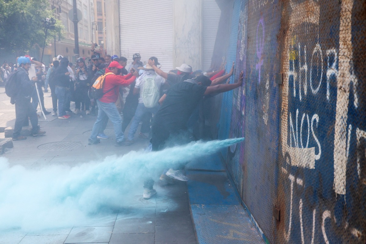 Maestro en riesgo de perder un ojo tras enfrentamiento en protesta magisterial | Reuters