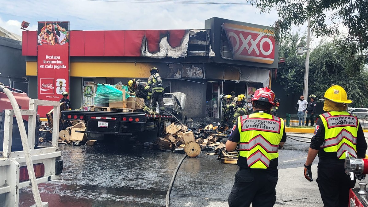 El siniestro ocurrió la mañana de este lunes en el cruce de la avenida Ruiz Cortines y la calle Mariano Escobedo. | Agustín Martínez
